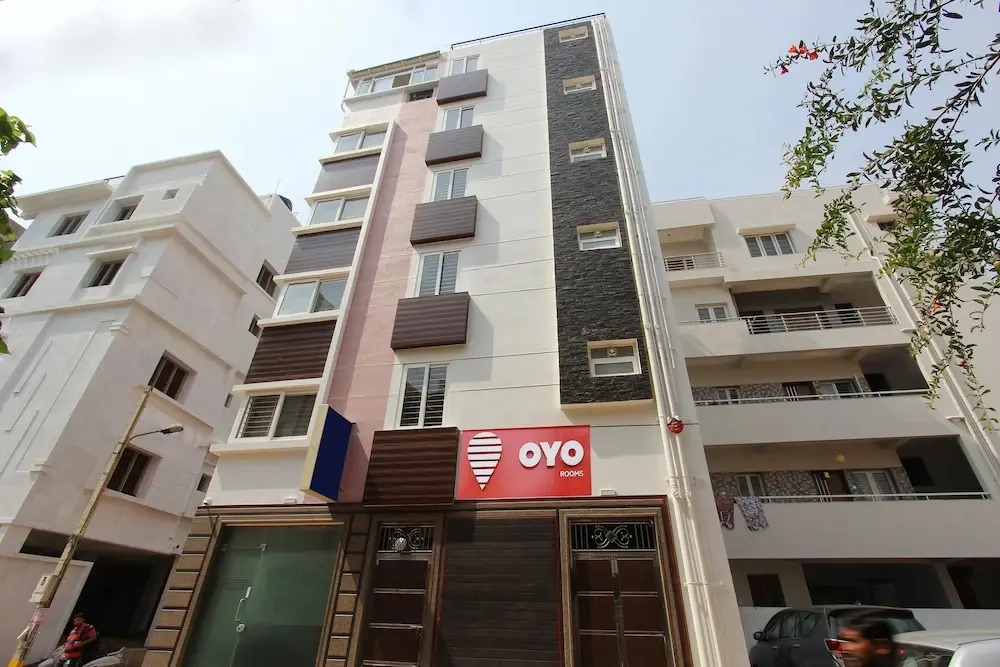 OYO 4428 Central Platinum Suites