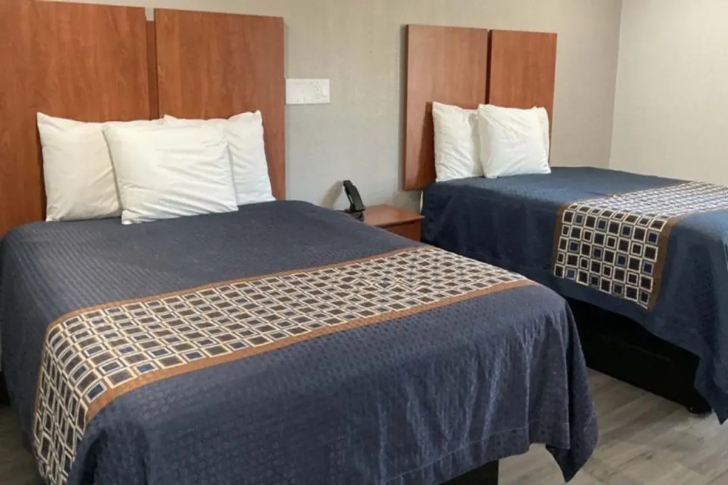 Motel 6 Putnam CT