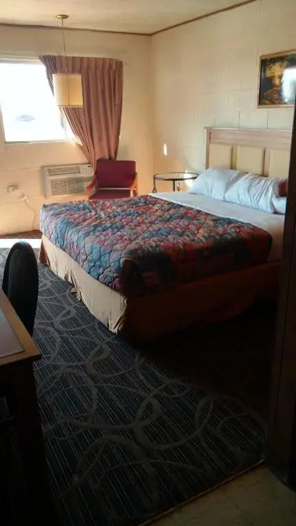 First Inn By OYO Quinter Hwy 70