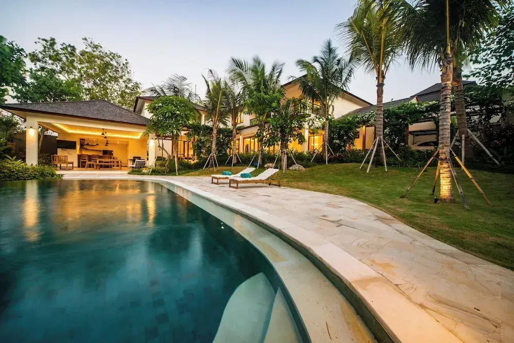 Luxury 4 Bedroom Bella Vista Villa