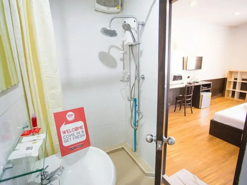NIDA Rooms Phra Khanong 2163 Place