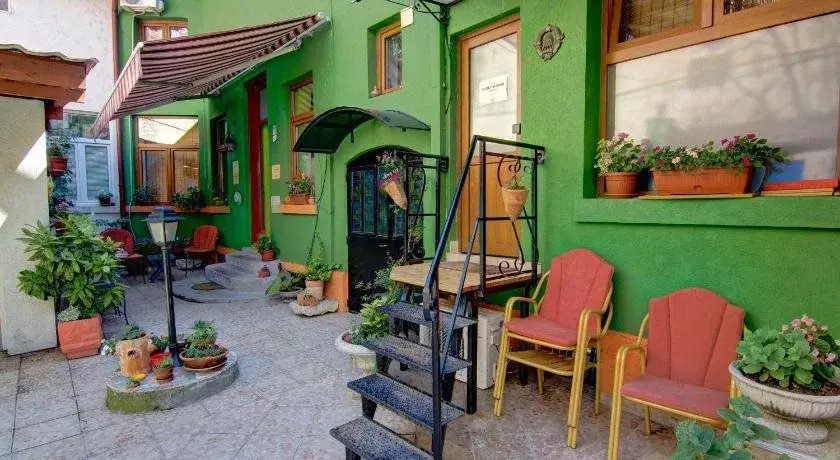 Manga Hostel