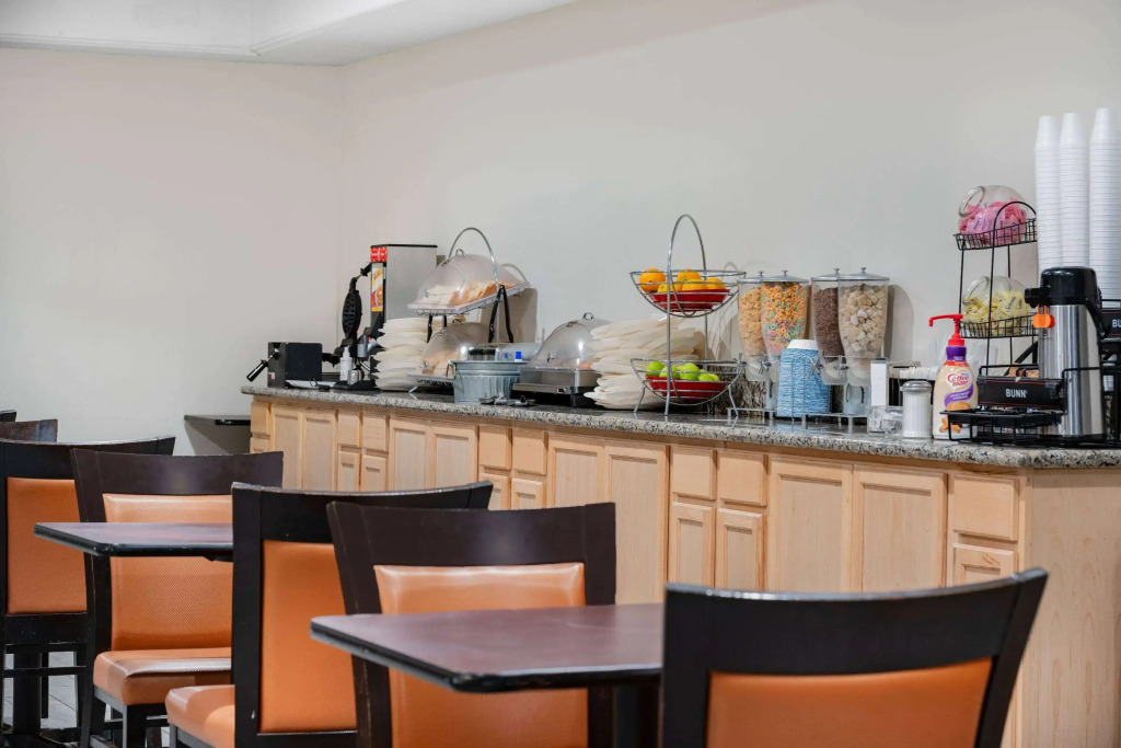 Ramada by Wyndham Bakersfield