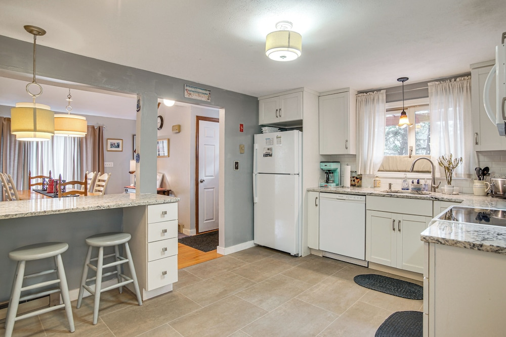 2 Mi to Main St & Beach! Family Home in Edgartown