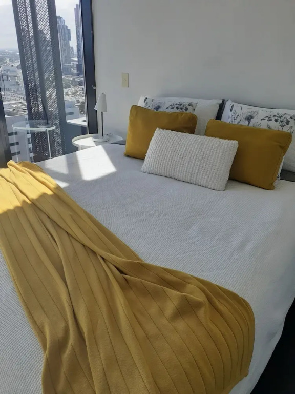 Top Floor Stunning Views