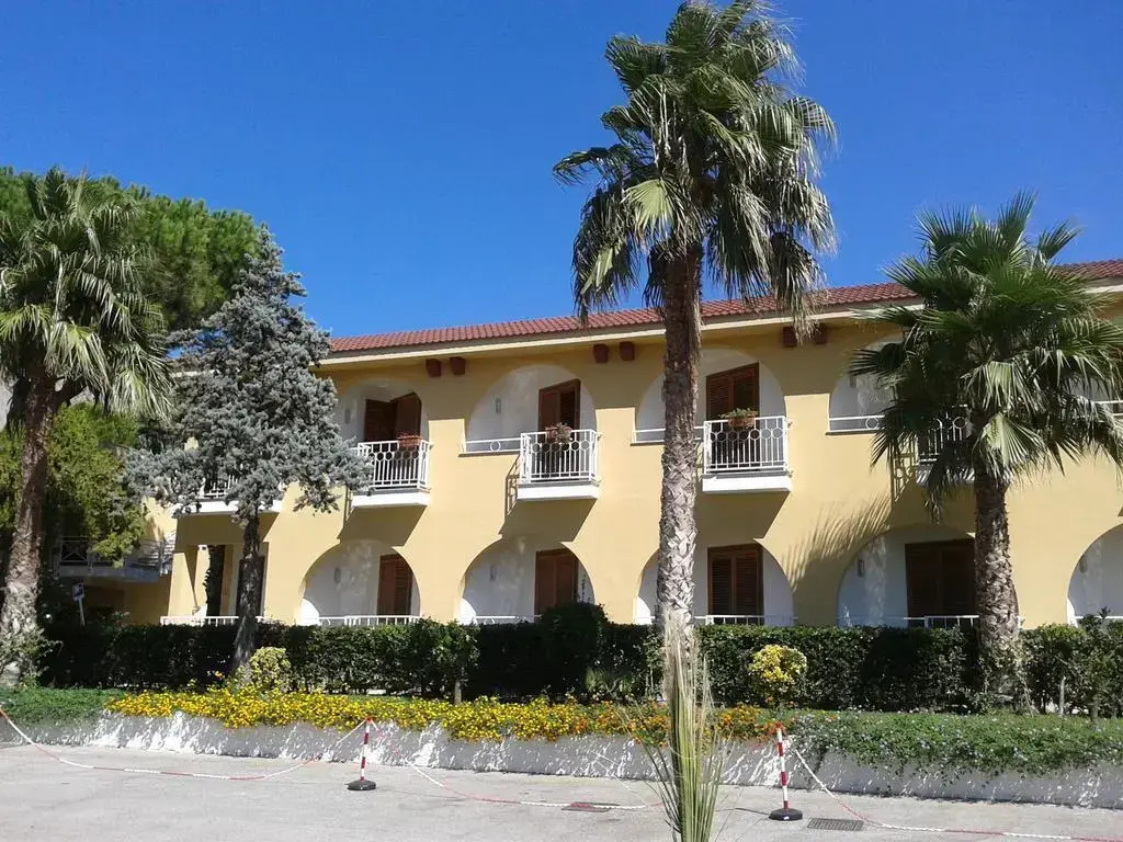 Perla Del Golfo Resort
