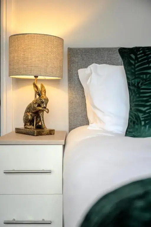 Mulberry House - Luxurious and Modern 4-Bed in Solihull near NEC,JLR, Airport, Resorts World, HS2