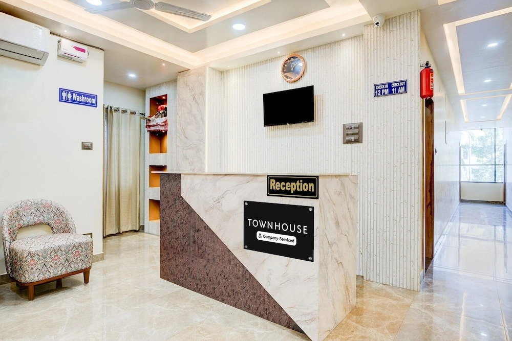 Super Townhouse Bhangagarh Bus Terminal