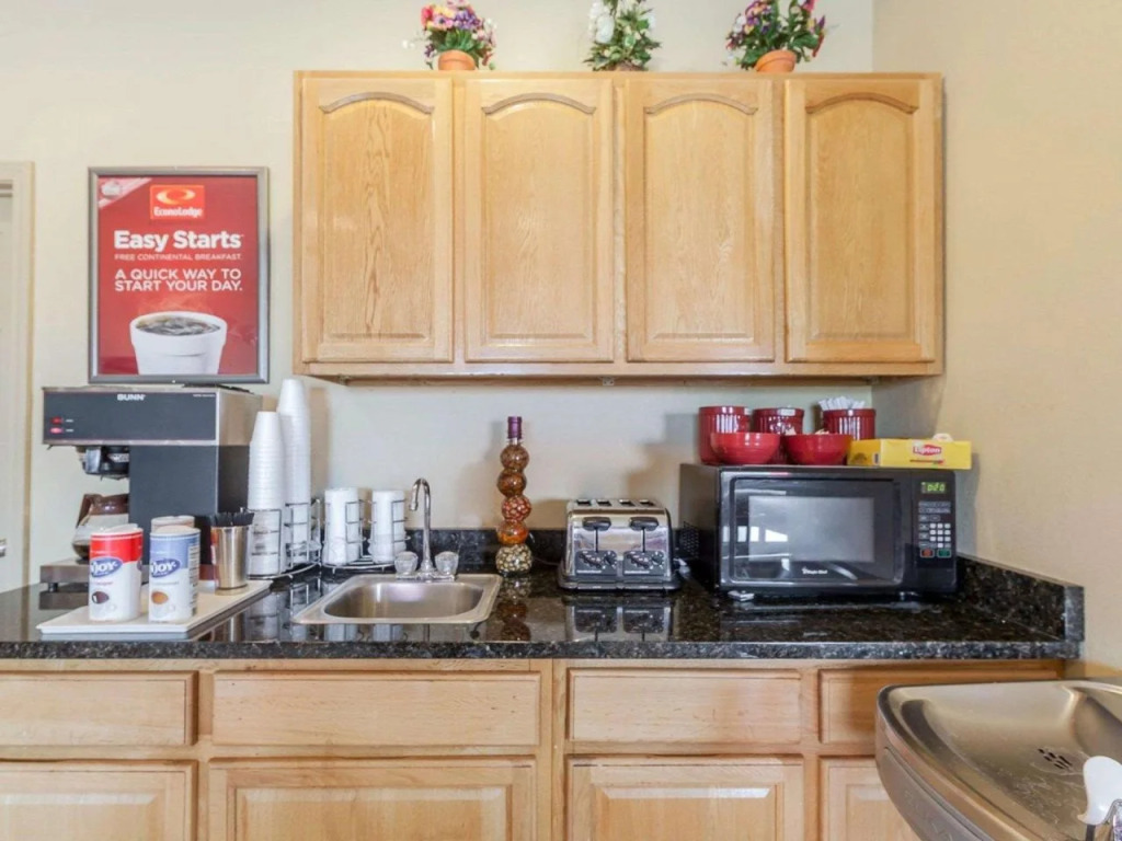 Econo Lodge Inn & Suites Rockmart