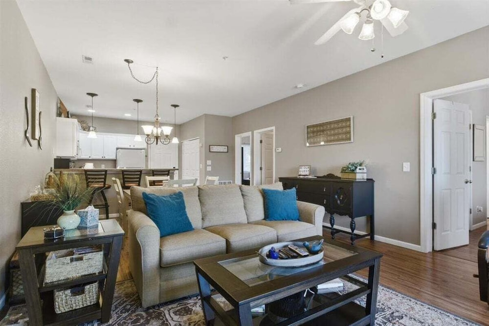Lakefront Condo w/ 3 Pools, Boat Slip & Patio Views at 13mm of the BIg Niangua