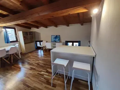 Al Lago Apartments