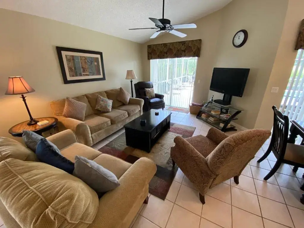 1531GUV -Home away from home! Golf front villa!