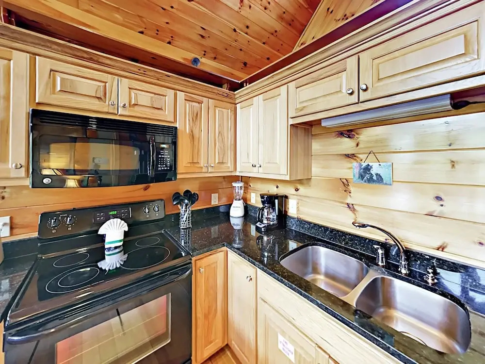 Black Bear Falls Cabin 2 Bedrooms 2 Bathrooms Cabin