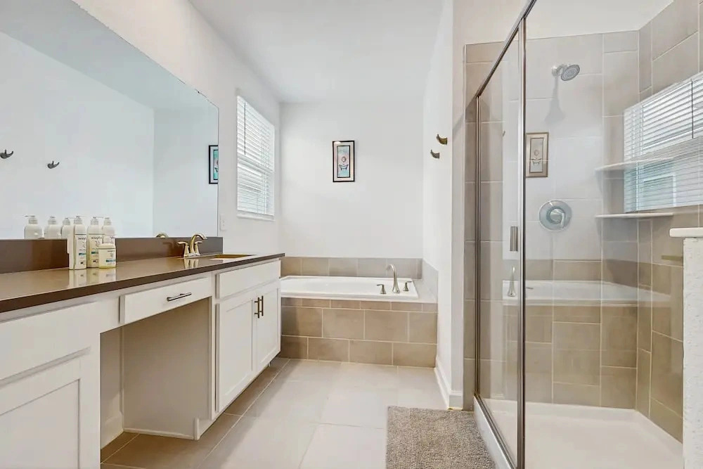 Beautiful Home With Private Pool and Space for the Whole Family