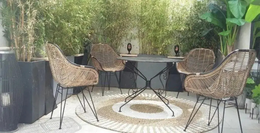 BANDOL Magnifique appartement en RDC cour sans vis à vis 5mn plage
