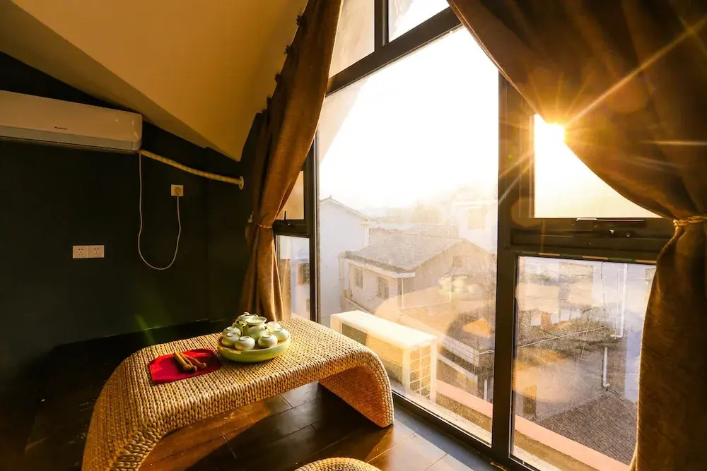 Comma Travel International Youth Hotel