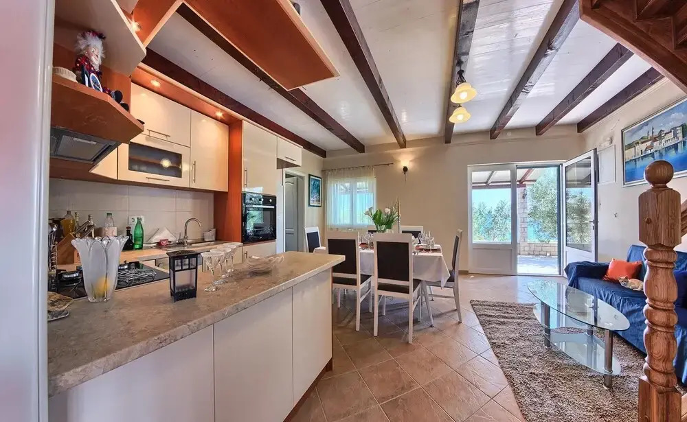 Beachfront Luxury Villa w. Pool & Large Garden