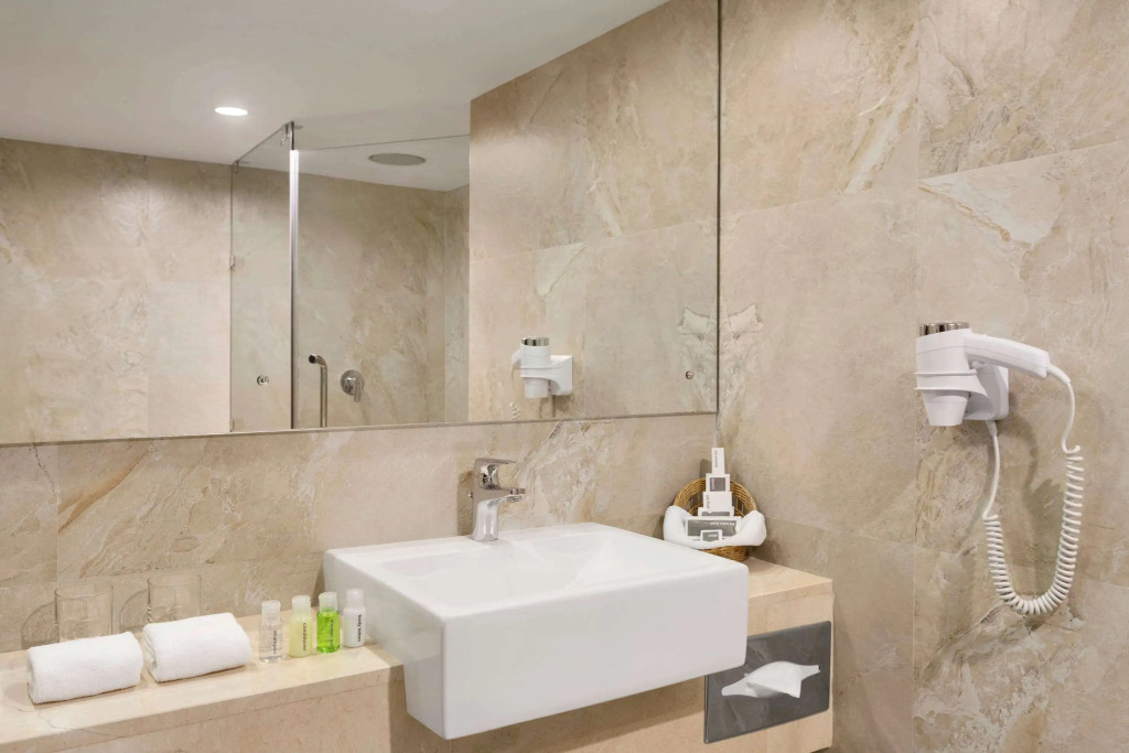 Отель Ramada by Wyndham Colombo