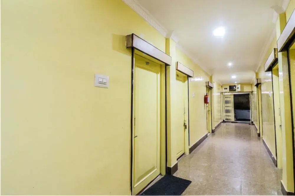 OYO 38200 Hotel Goutam Vihar