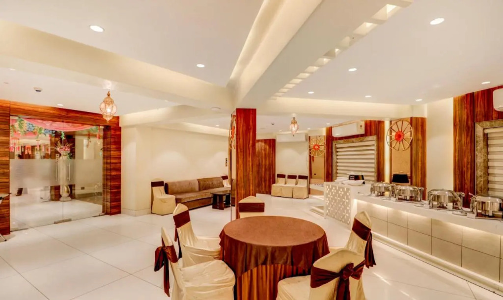 Treebo Radhe Palace, Lake Town