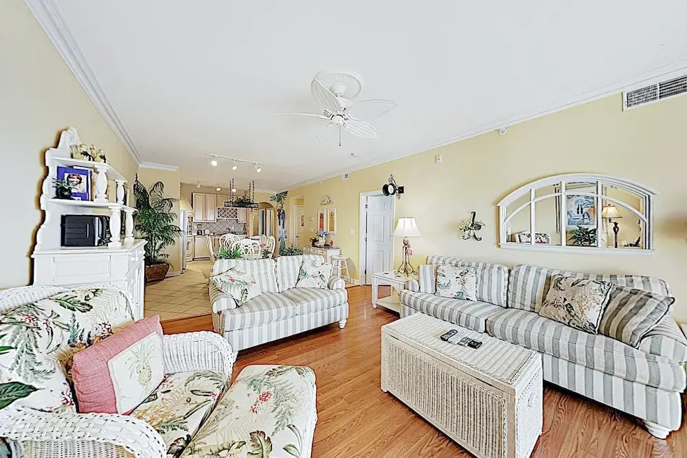 Chic Beachside W/ Pool & Bayfront Balcony 3 Bedroom Condo