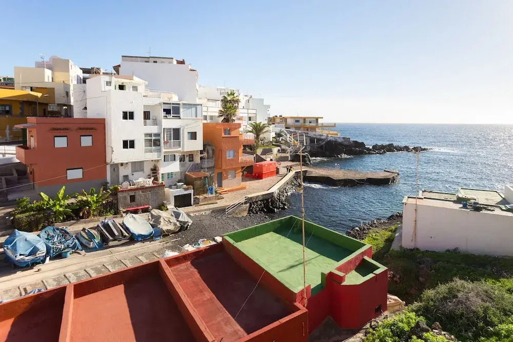 HomeLike Stunning Sea Front House with Wifi