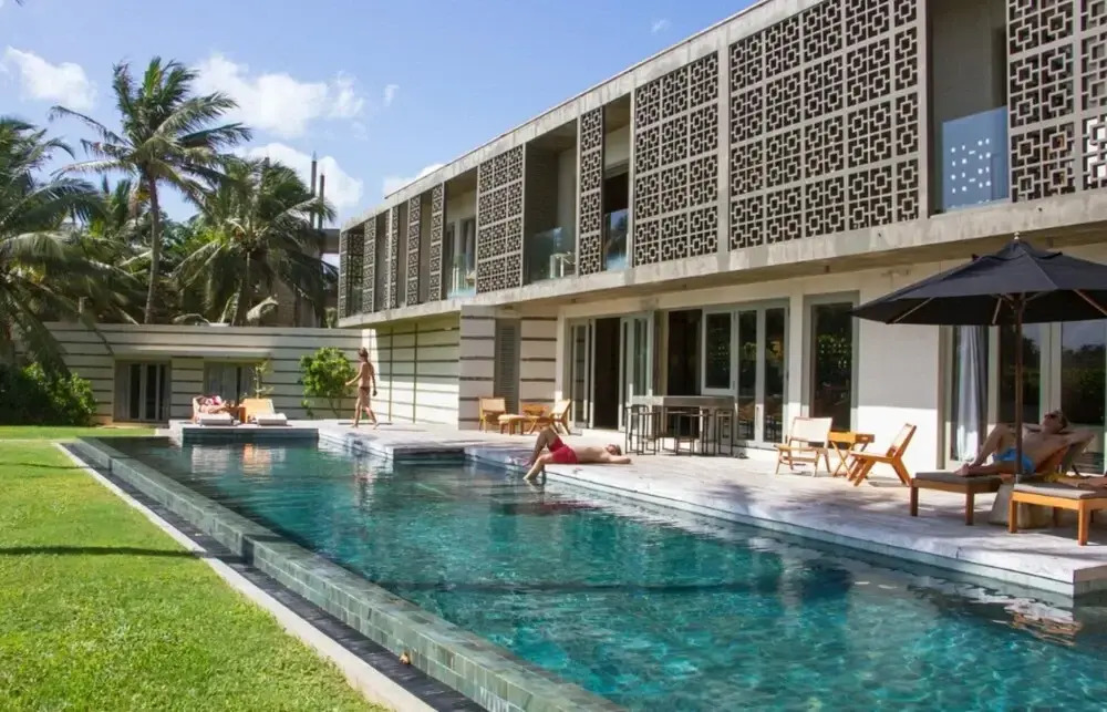 Modern Beach Villa With Roof Garden