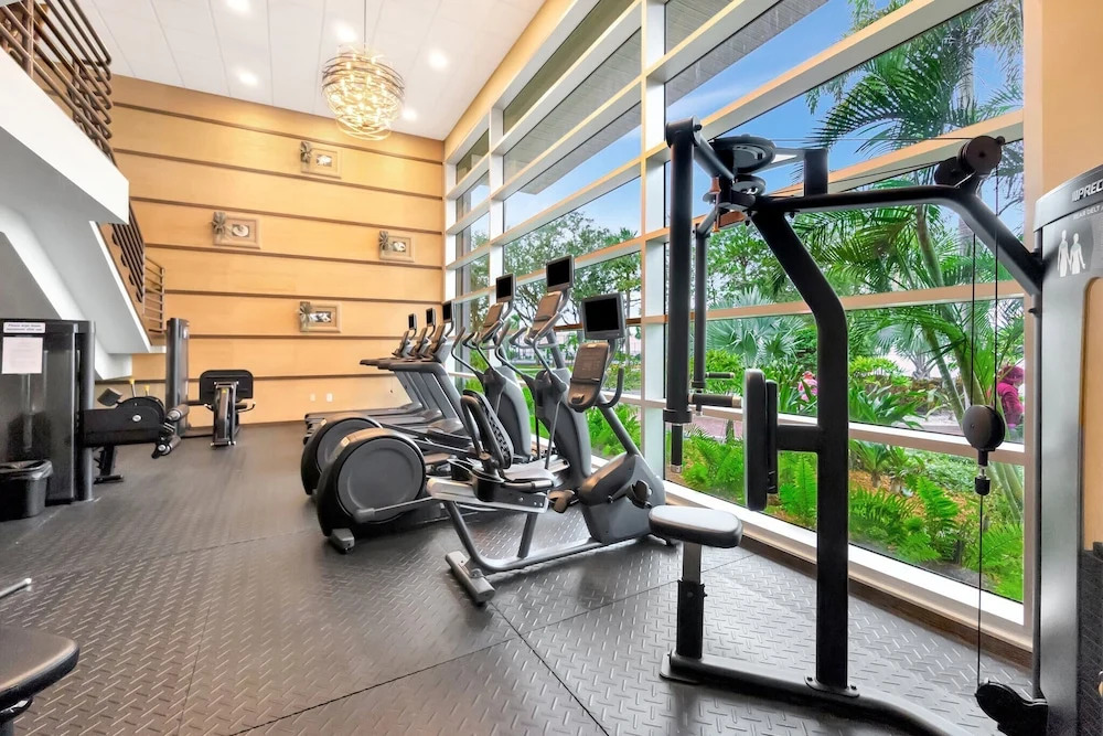 Sunset Suite - Private Balcony Gym Pool