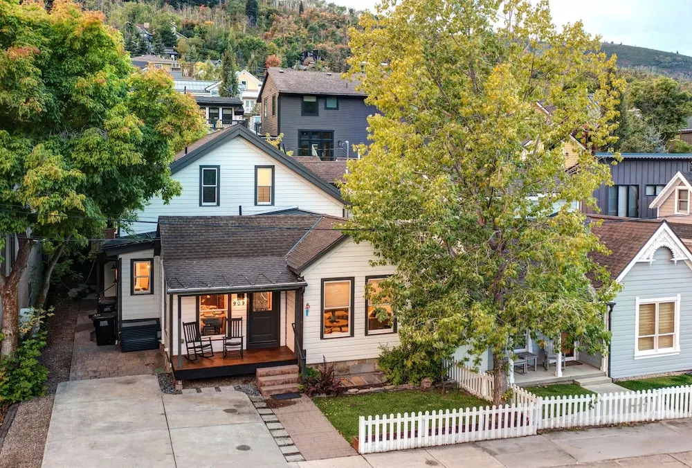 909 Park Ave 5 Bedroom Home by RedAwning
