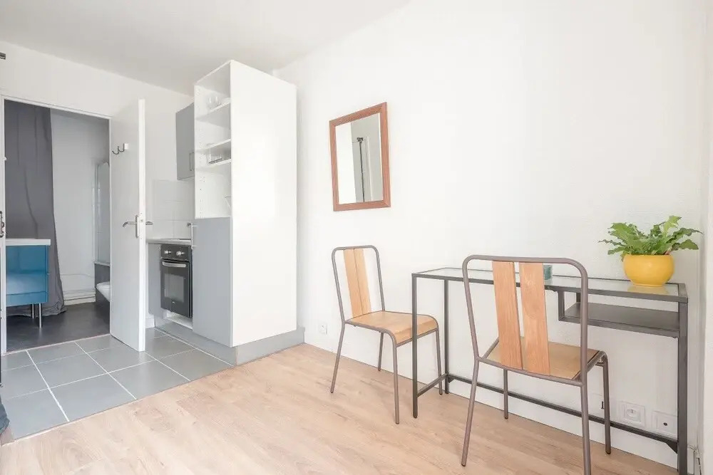 Studio With a Courtyard Place Gambetta