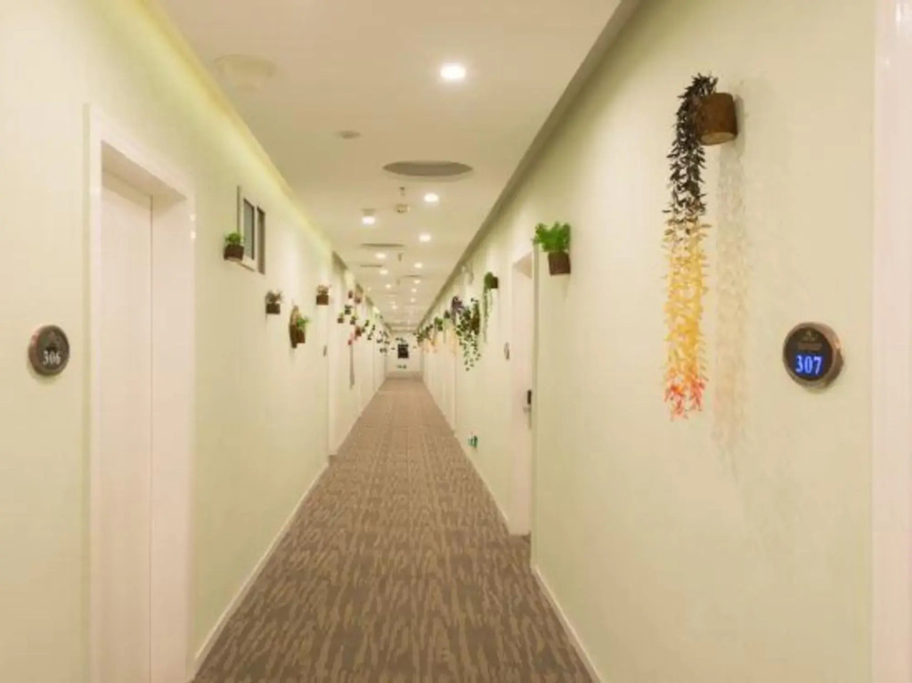 Guangzhou Huiyin Fashion Hotel (Pazhou Convention and Exhibition Xingang East Subway Station)