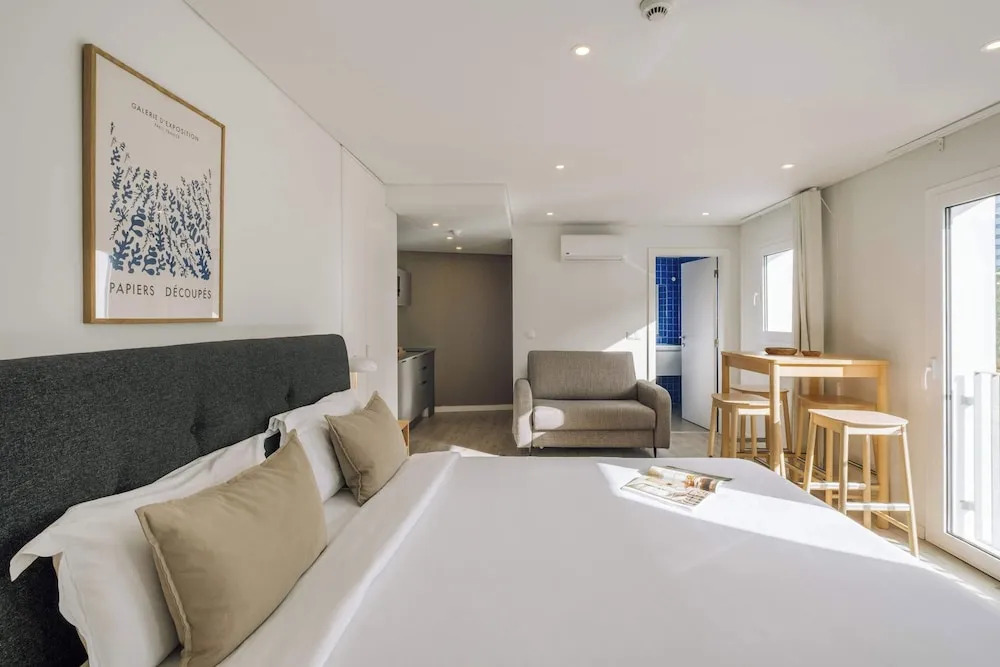 Lisbon Oriente Suites by Olala Homes