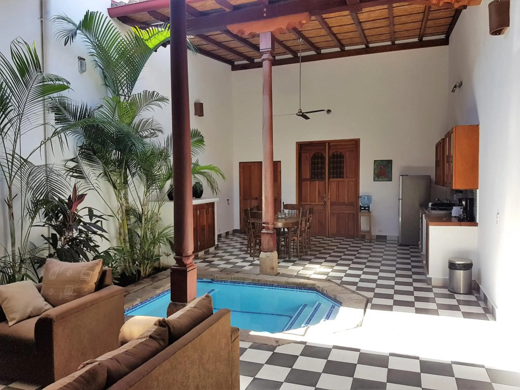 Lovely new-build colonial house with plunge pool