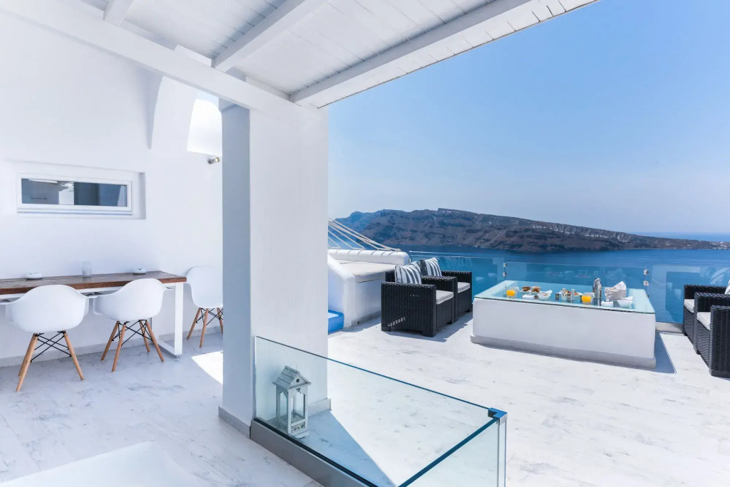 Hyperion Oia Suites