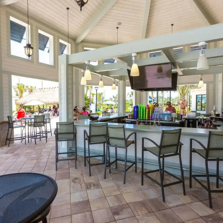 Amazing 4bdr House Storey Lake