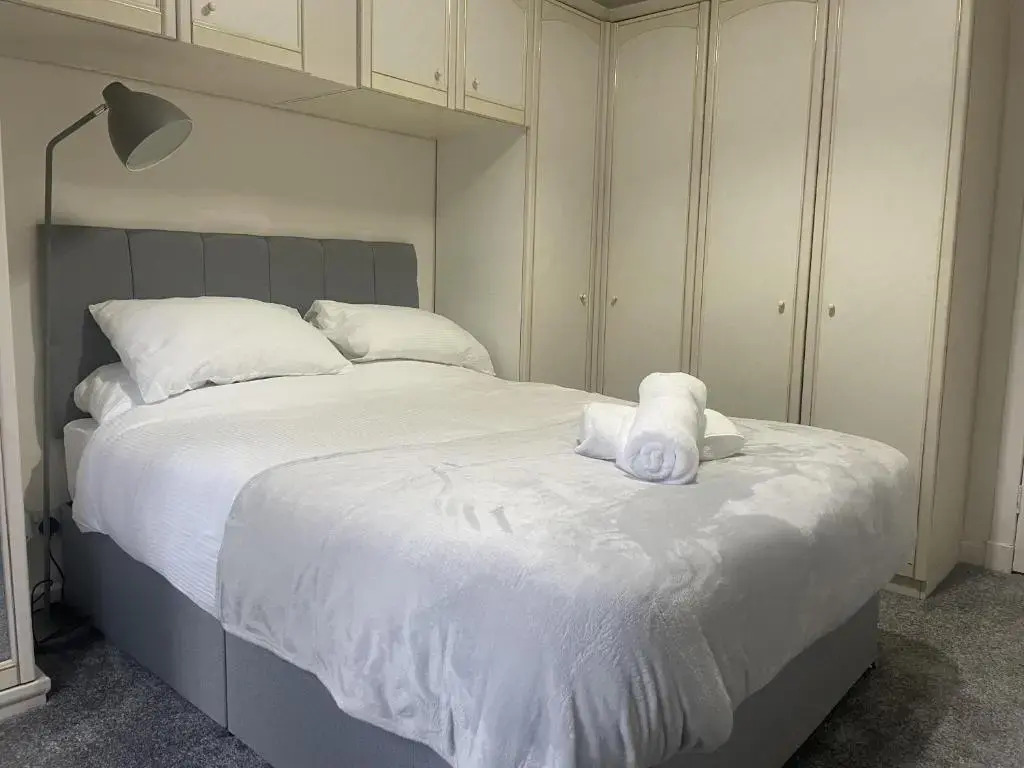 Immaculate 3-bed Apartment in Glasgow Close to M8