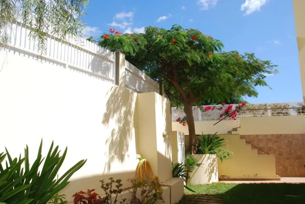 Deluxe Apartment. 50 meters Beach