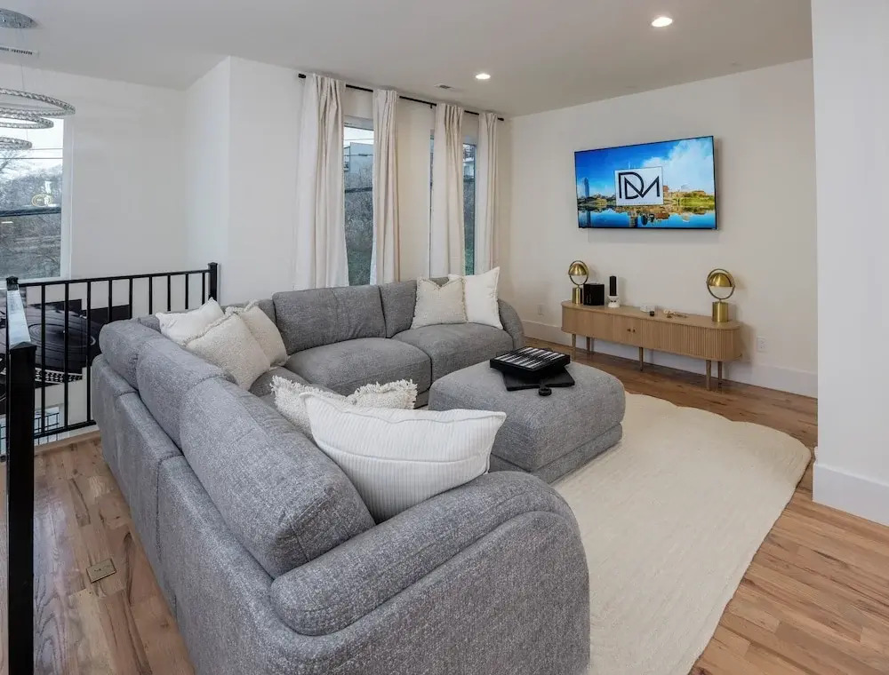Large Groups - Rooftop Pools - Sleeps 24