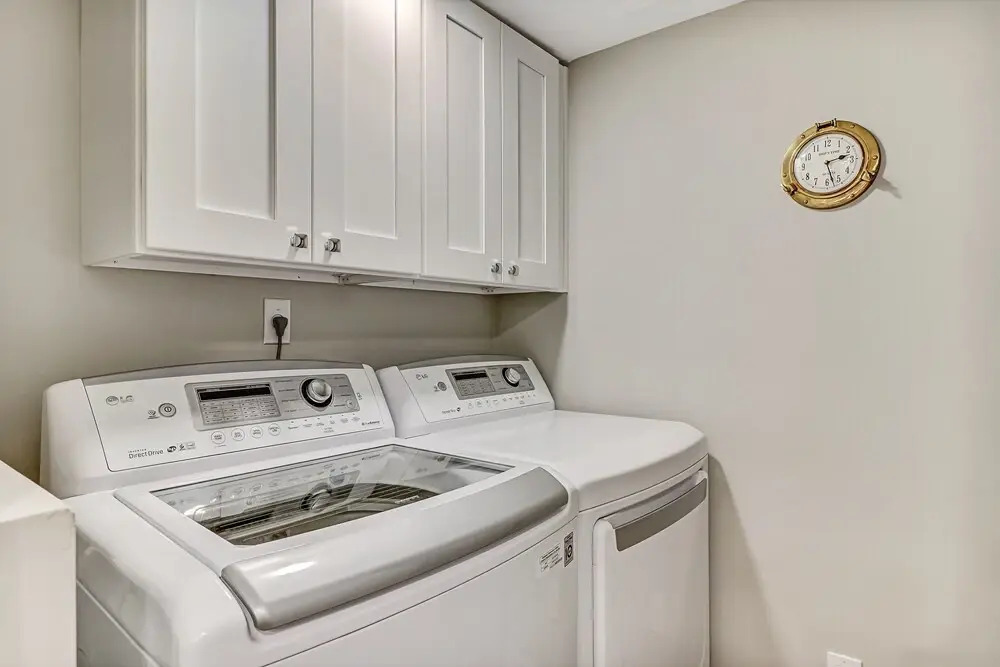 Recently Renovated Secluded Beachwood Condo Free Wifi by Redawning