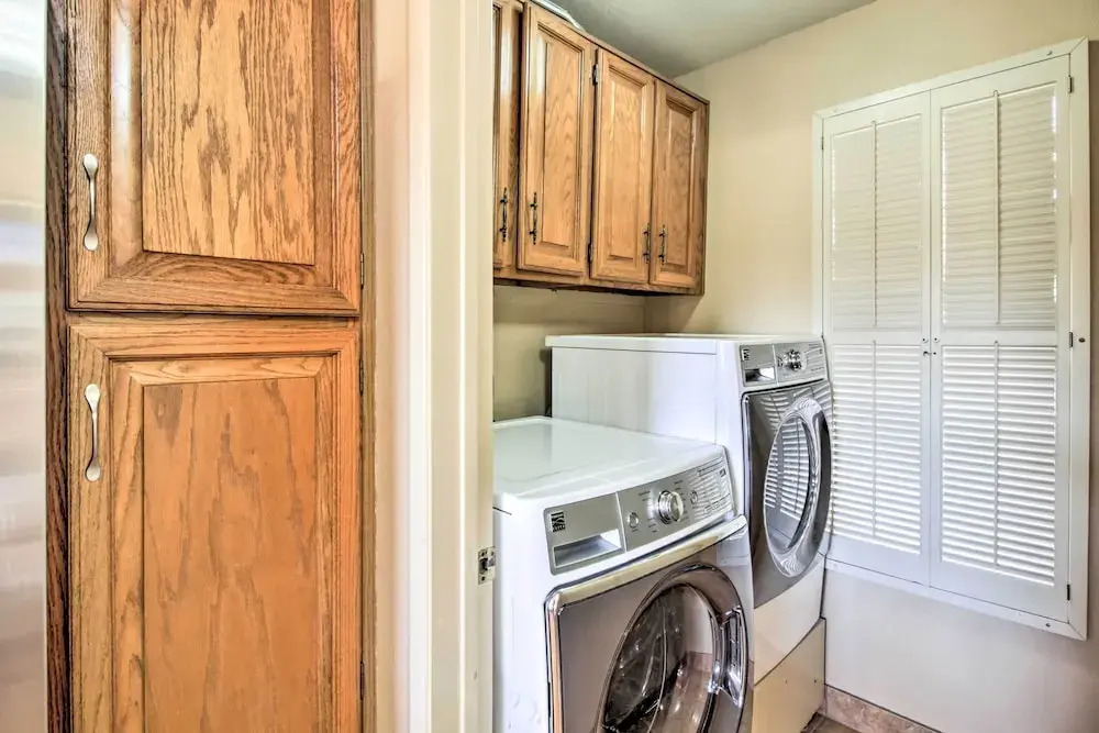 Ideal Getaway w/ Patio & Pool Access - Near Hiking