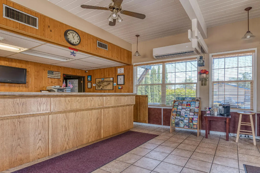 OYO Hotel Medford North OR