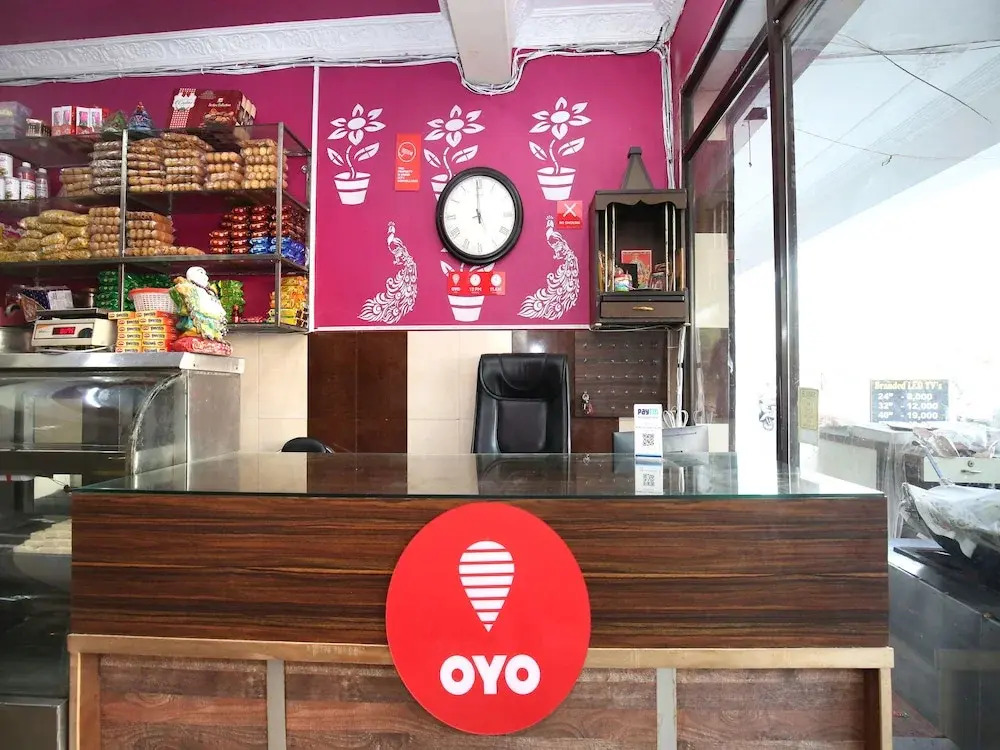OYO 12967 Hotel Simran