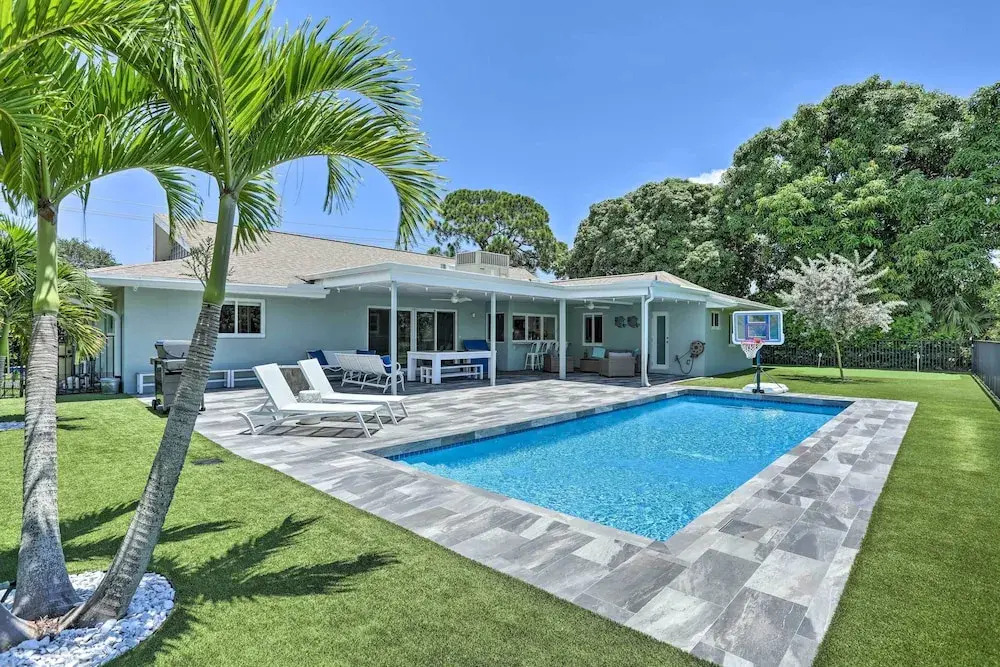 Jupiter Home w/ Private Pool & Putting Green!