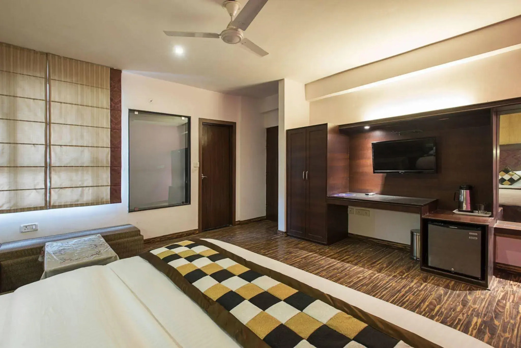 OYO Premium Jaipur Railway Station