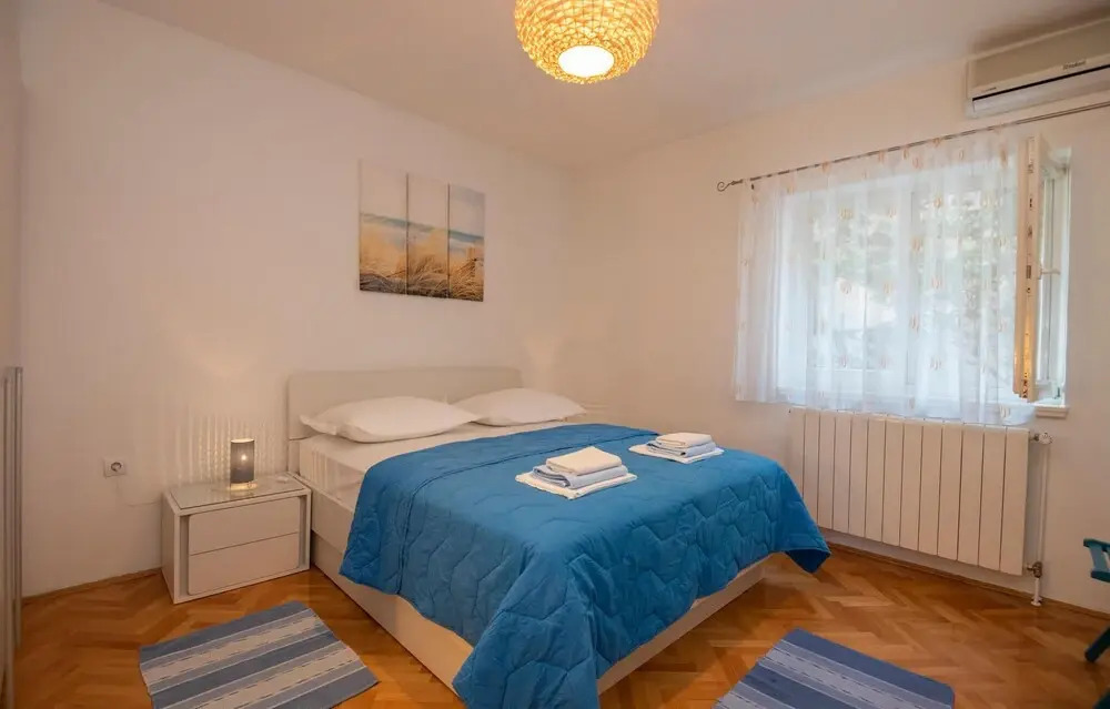 Amazing Home in Makarska With Wifi and 6 Bedrooms