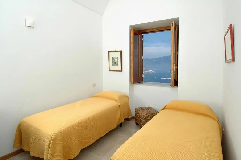 Amalfi 51 con vista mare, giardino e terrazze