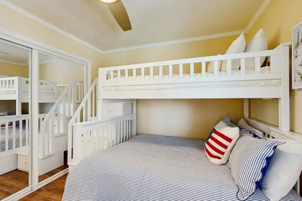 Ocean-view Condo With Pool, Balcony, AC & W/D - Walk to Beach & Near Downtown