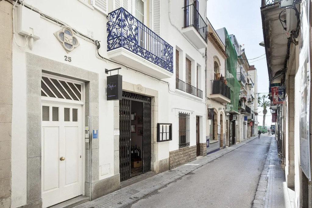 Sitges Group Blue&White
