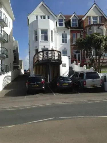 Hillcrest Hotel