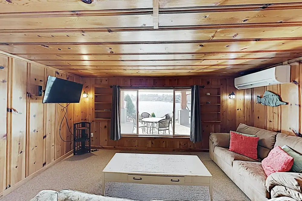 Hidden Gem: 1-acre Lakefront W/ Hot Tub, Dock 4 Bedroom Home
